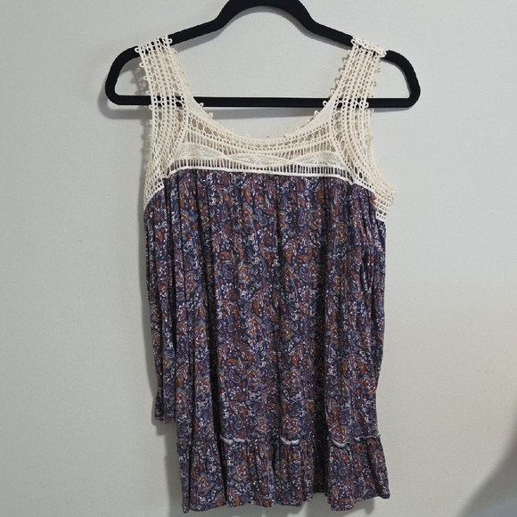 Open-Shoulder Ruffled Tiered Top - Picture 4 of 5